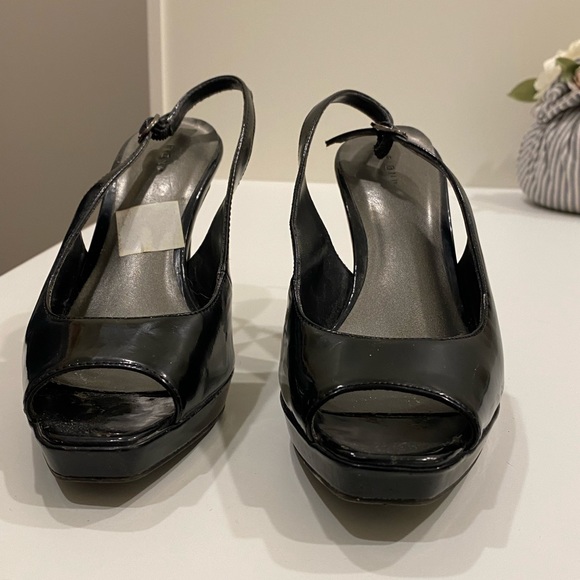 Black patent peeps - Picture 2 of 5